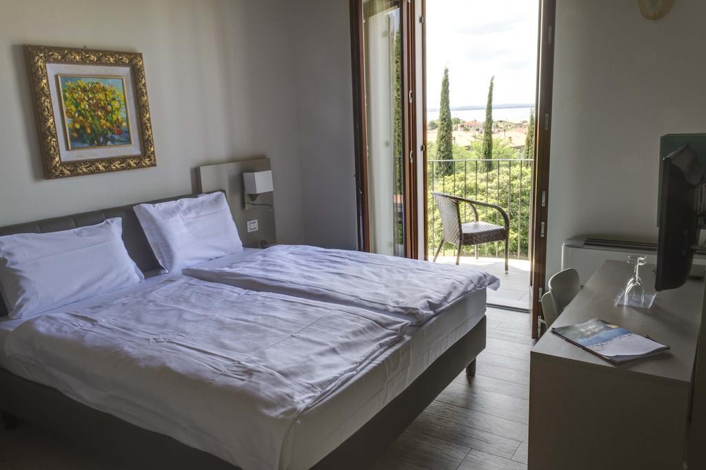 Hotel Relais Agli Olivi Λατζίζε Δωμάτιο φωτογραφία